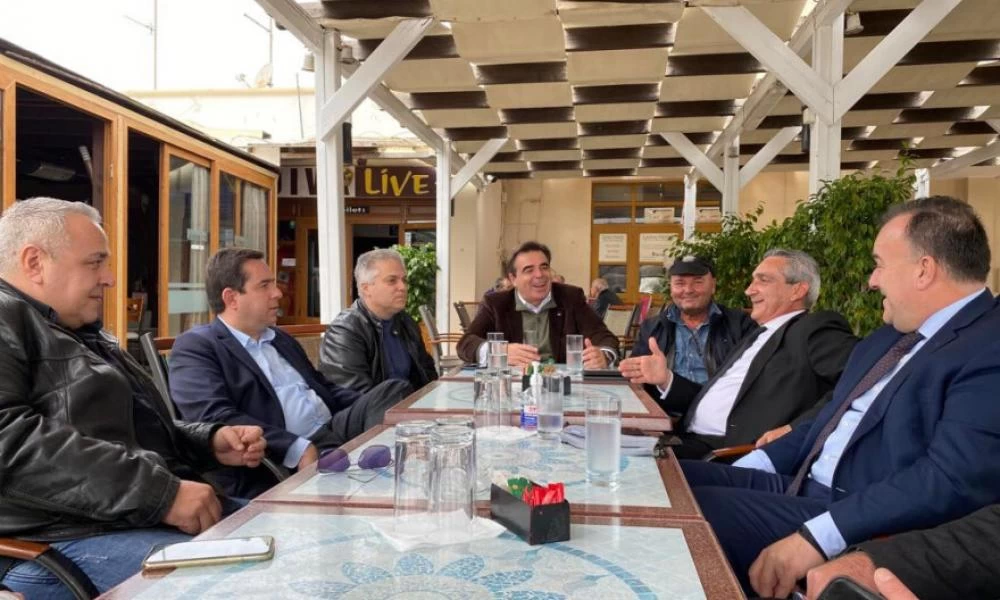 Στα εγκαίνια της κλειστής ελεγχόμενης δομής στην Λέρο Σχοινάς και Μηταράκης